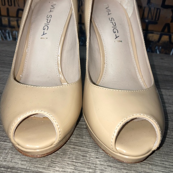 Via Spiga Nude Peep Toe Patent Leather Heels 5 - Picture 8 of 10